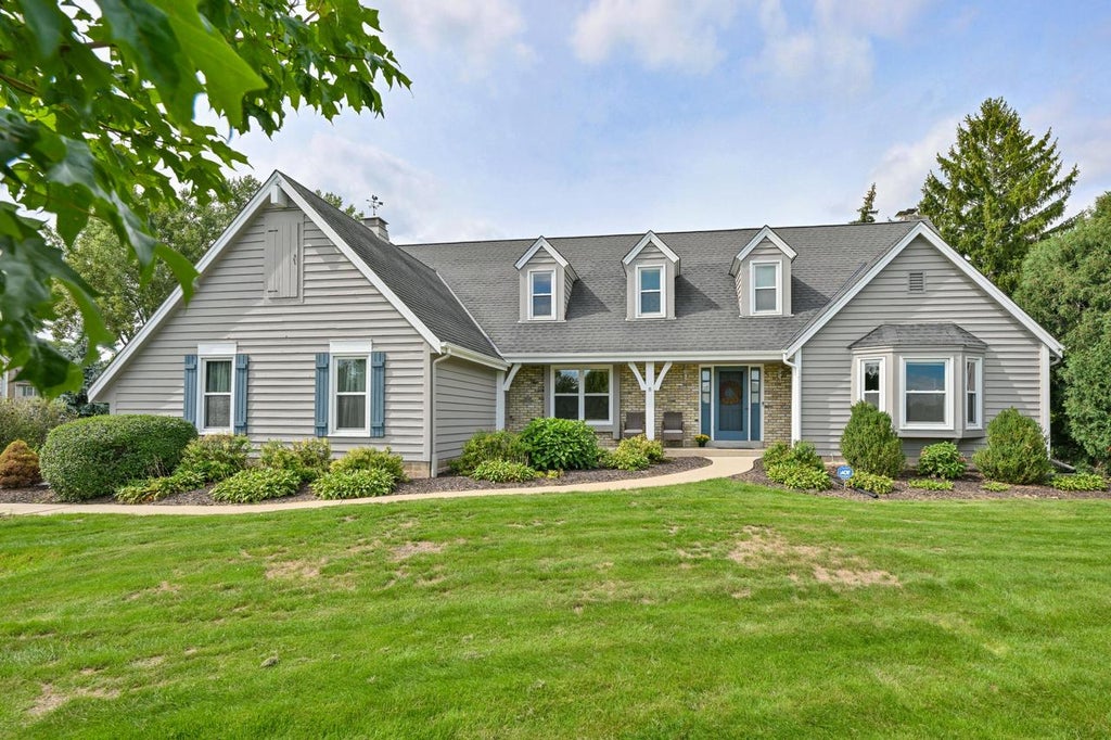 Photo of 945 Gray Fox DRIVE, Brookfield, WI 53045 (MLS # 1980577)