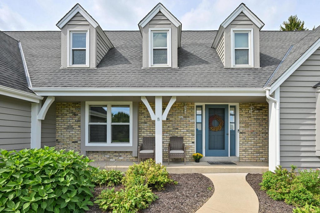 Photo of 945 Gray Fox DRIVE, Brookfield, WI 53045 (MLS # 1980577)