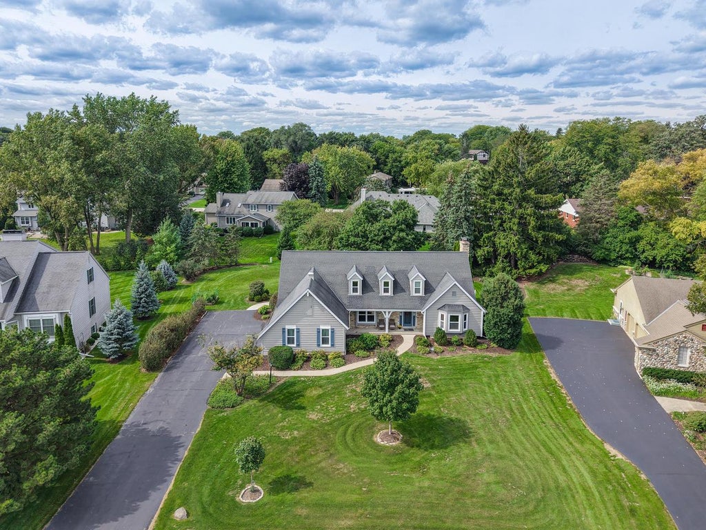 Photo of 945 Gray Fox DRIVE, Brookfield, WI 53045 (MLS # 1980577)