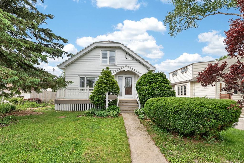 Photo of 1935 E Howard AVENUE, Saint Francis, WI 53235 (MLS # 1963181)