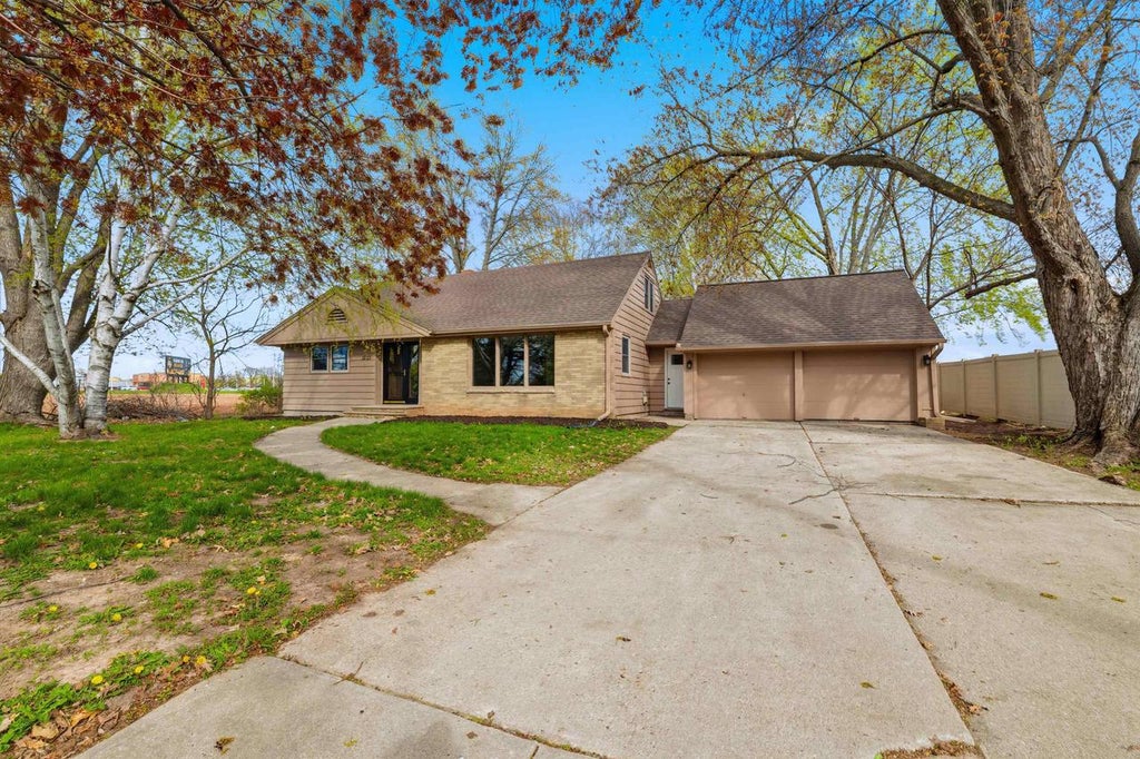 Photo of 1223 Guns STREET, Green Bay, WI 54311 (MLS # 50325346)