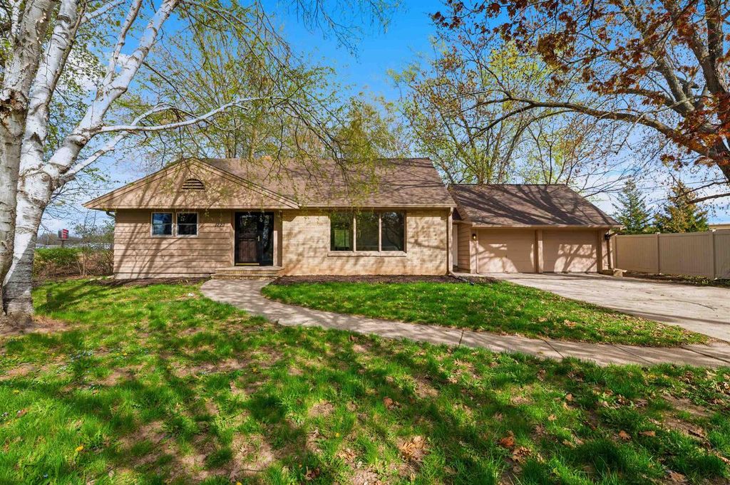 Photo of 1223 Guns STREET, Green Bay, WI 54311 (MLS # 50325346)