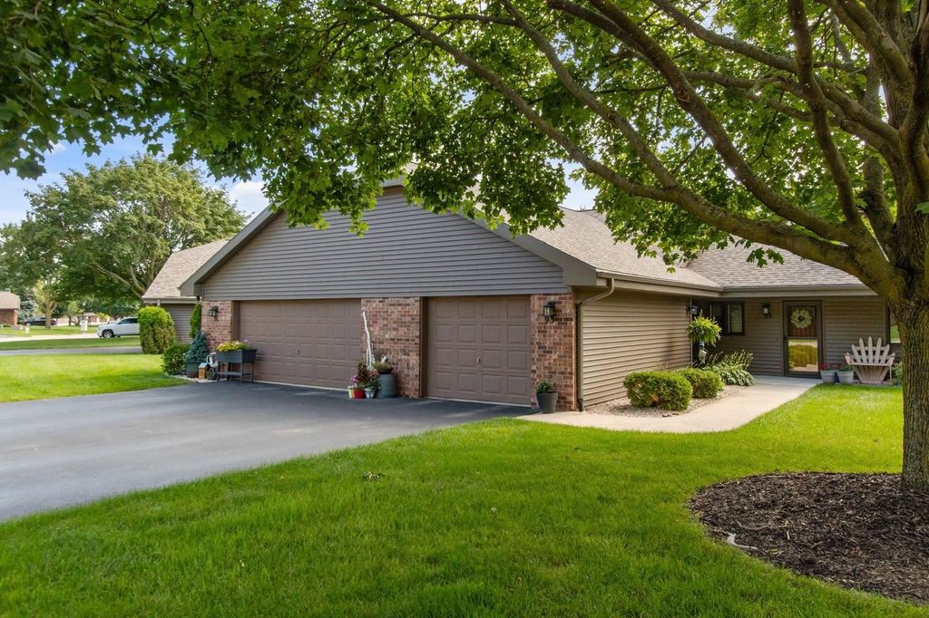 Photo of 91 Spencer Village COURT, Appleton, WI 54914 (MLS # 50328962)