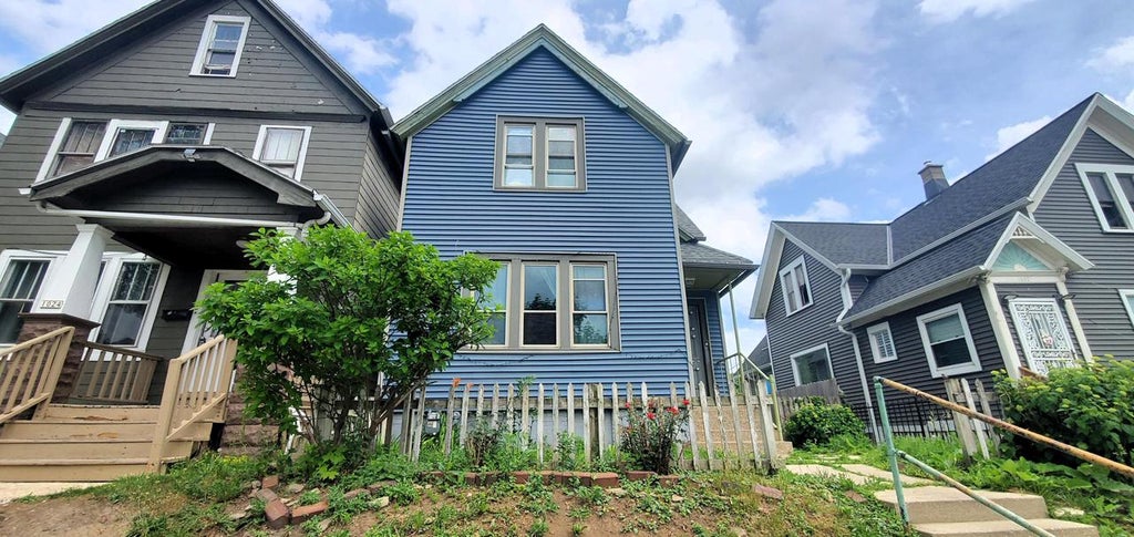 Photo of 1028 S 32nd STREET, Milwaukee, WI 53215 (MLS # 1970145)