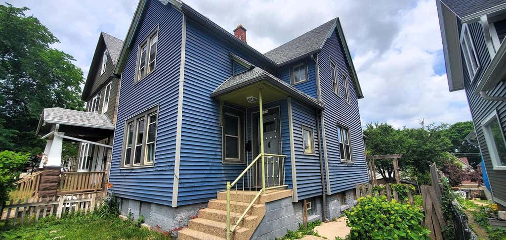 Photo of 1028 S 32nd STREET, Milwaukee, WI 53215 (MLS # 1970145)