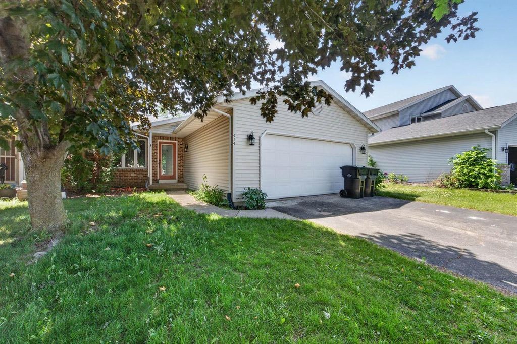 Photo of 414 Meadow Oak TRAIL, Deforest, WI 53532 (MLS # 2021566)