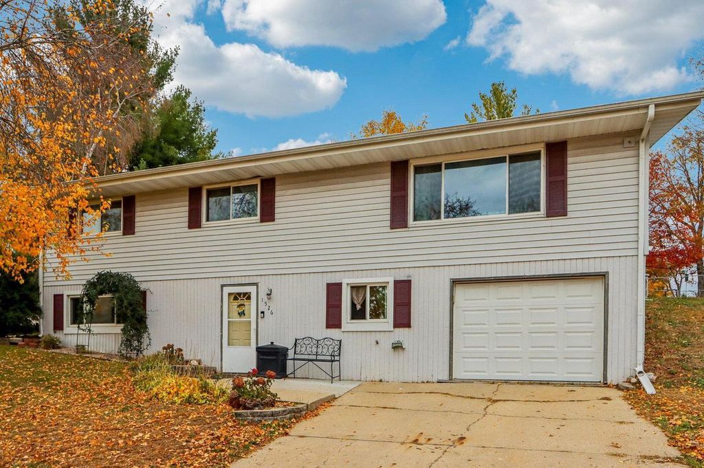 Photo of 1526 Manor DRIVE, Janesville, WI 53548 (MLS # 2015181)