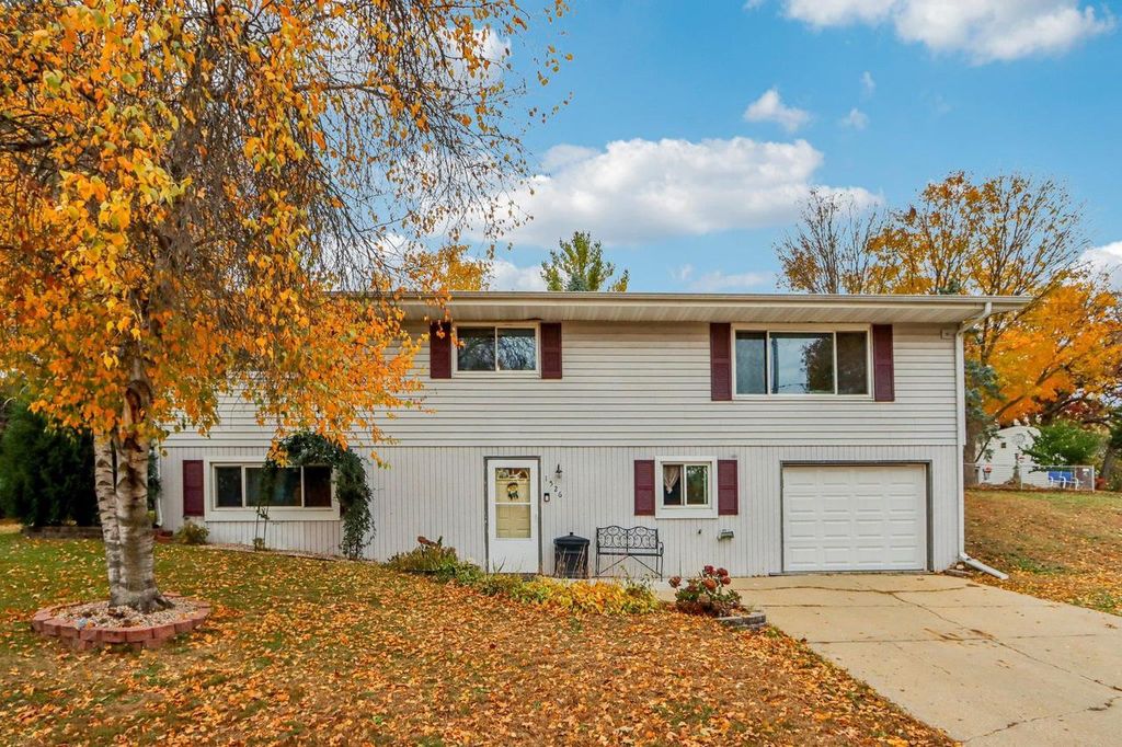 Photo of 1526 Manor DRIVE, Janesville, WI 53548 (MLS # 2015181)
