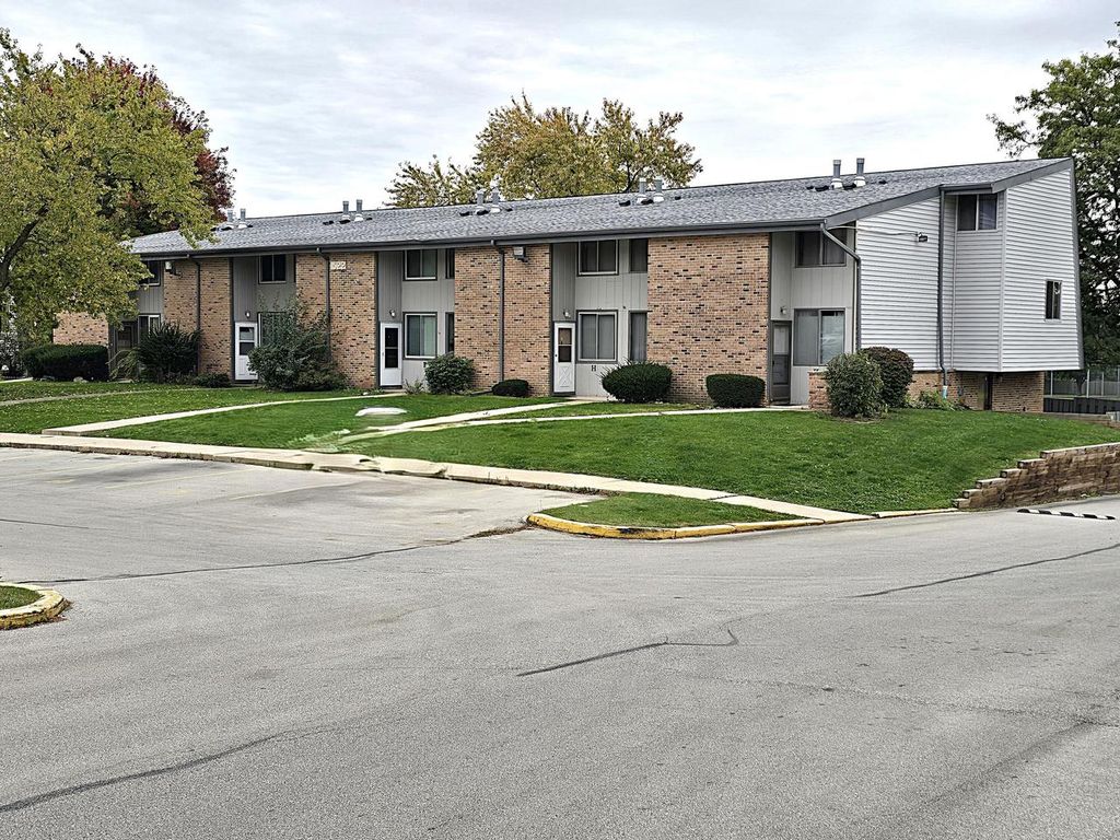 Photo of 1522 Big Bend ROAD #G, Waukesha, WI 53189 (MLS # 1939754)