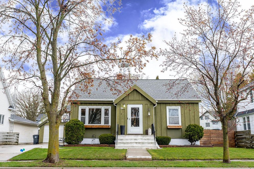 Photo of 509 Jackson STREET, Mishicot, WI 54228 (MLS # 1960885)