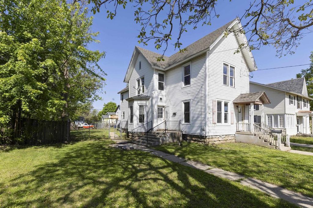Photo of 306-308 Center AVENUE, Janesville, WI 53548 (MLS # 2023862)