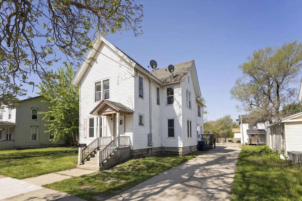 Photo of 306-308 Center AVENUE, Janesville, WI 53548 (MLS # 2023862)