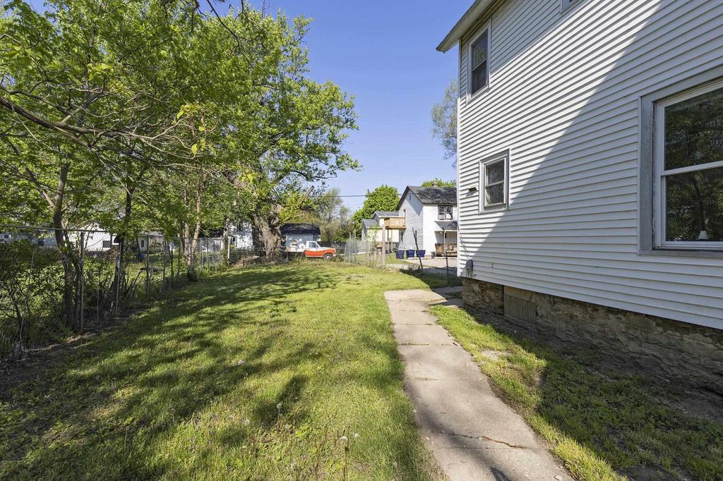 Photo of 306-308 Center AVENUE, Janesville, WI 53548 (MLS # 2023862)