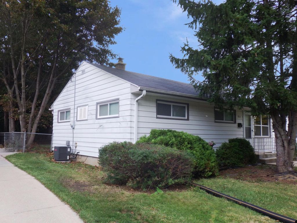 Photo of 8106 W Herbert AVENUE, Milwaukee, WI 53218 (MLS # 1940259)