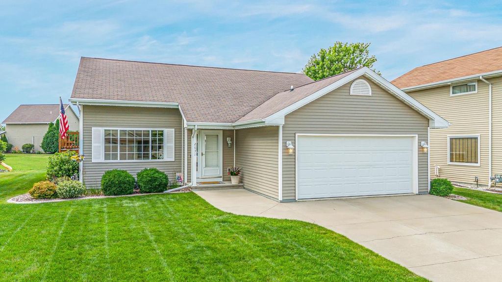 Photo of 2631 Grassy LANE, Neenah, WI 54956 (MLS # 50328721)
