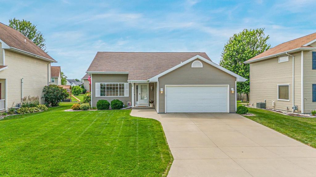 Photo of 2631 Grassy LANE, Neenah, WI 54956 (MLS # 50328721)