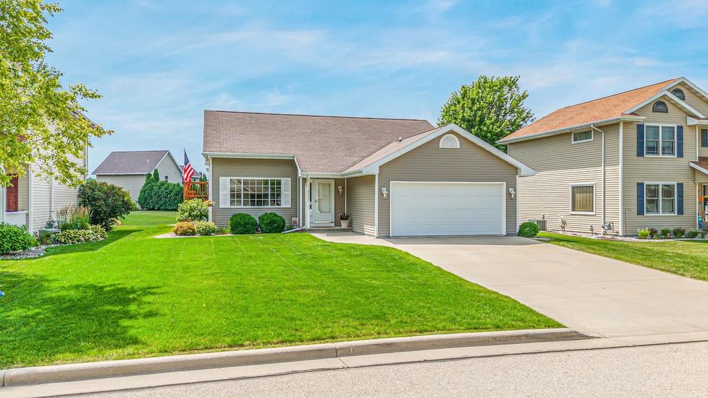Photo of 2631 Grassy LANE, Neenah, WI 54956 (MLS # 50328721)