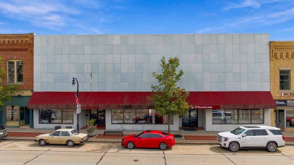 Photo of 227 S Central AVENUE #231-233 S Central Av, Marshfield, WI 54449 (MLS # 22604654)