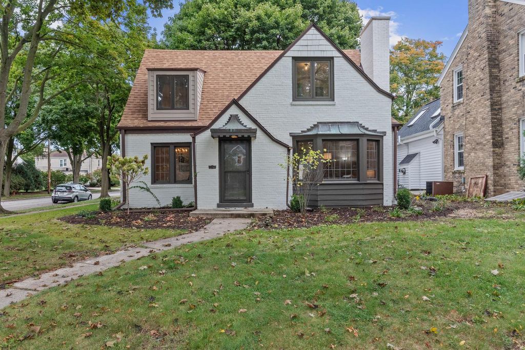 Photo of 2578 N 88th STREET, Wauwatosa, WI 53226 (MLS # 1948865)