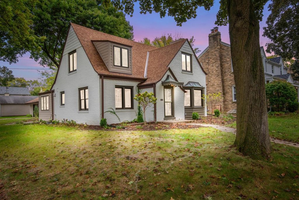 Photo of 2578 N 88th STREET, Wauwatosa, WI 53226 (MLS # 1948865)