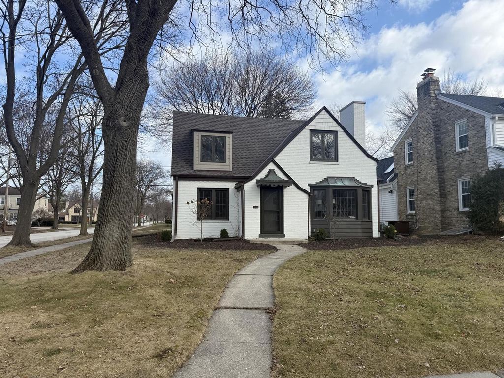 Photo of 2578 N 88th STREET, Wauwatosa, WI 53226 (MLS # 1948865)