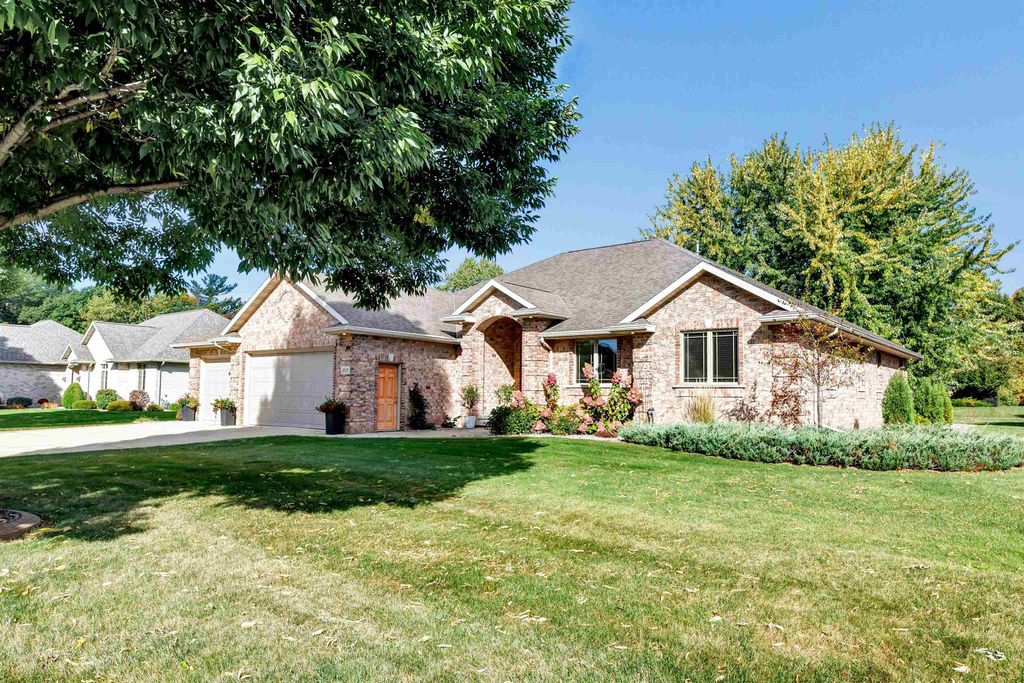 Photo of 3235 Hickory Ridge LANE, Green Bay, WI 54311 (MLS # 50319001)