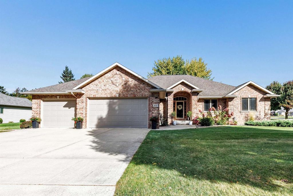 Photo of 3235 Hickory Ridge LANE, Green Bay, WI 54311 (MLS # 50319001)