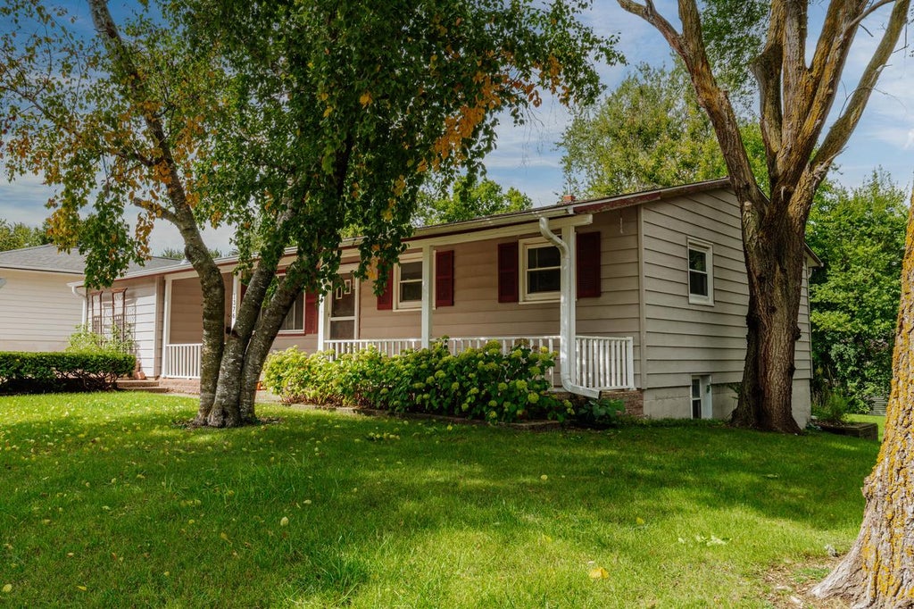 Photo of 1376 Aldoro DRIVE, Waukesha, WI 53188 (MLS # 1981912)