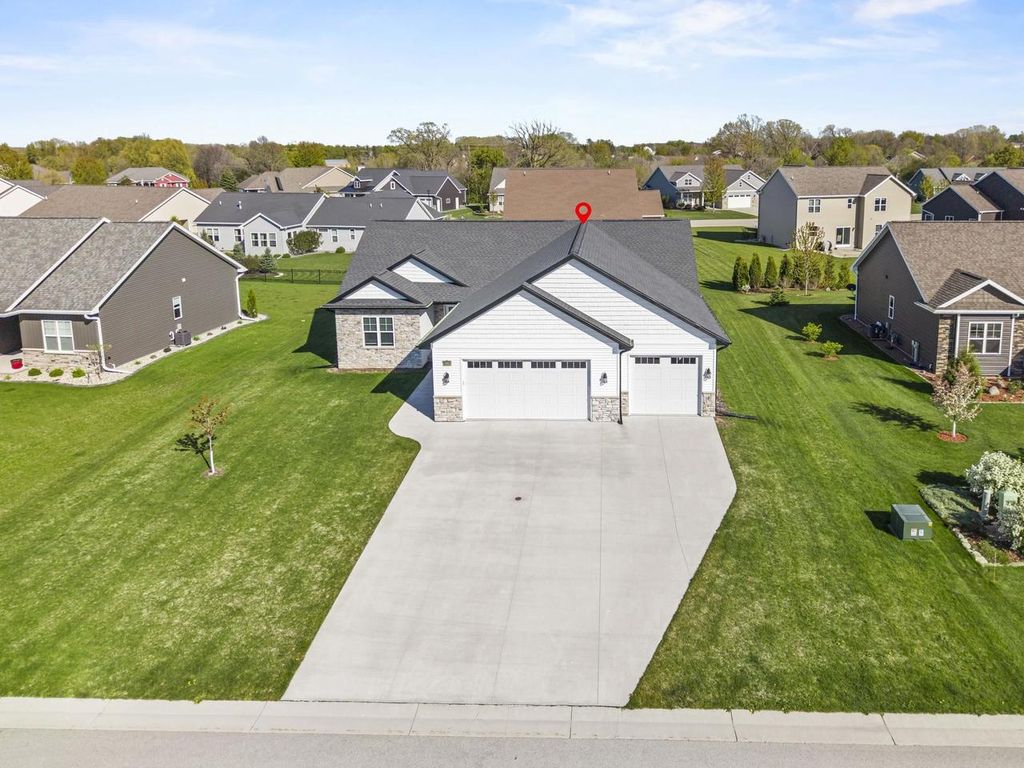 Photo of 1983 Mimosa LANE, Neenah, WI 54956 (MLS # 50325330)