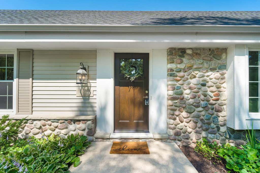 Photo of 4838 W Glen Cove COURT, Mequon, WI 53092 (MLS # 1969671)