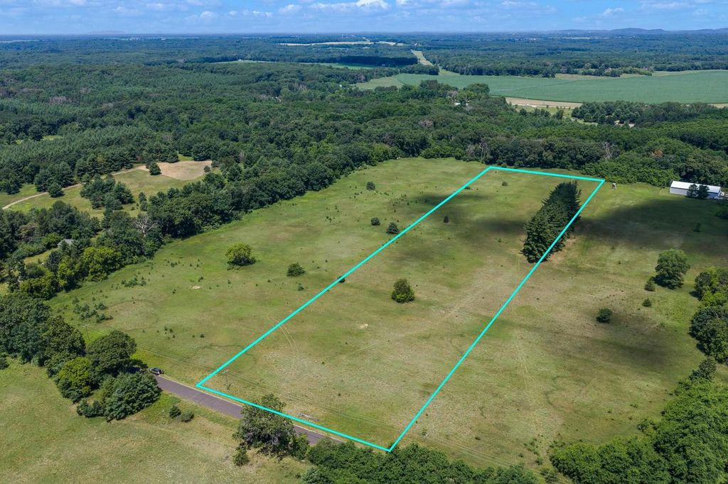 Photo of 10 AC East Edgewood DRIVE, Oxford, WI 53952 (MLS # 2028756)