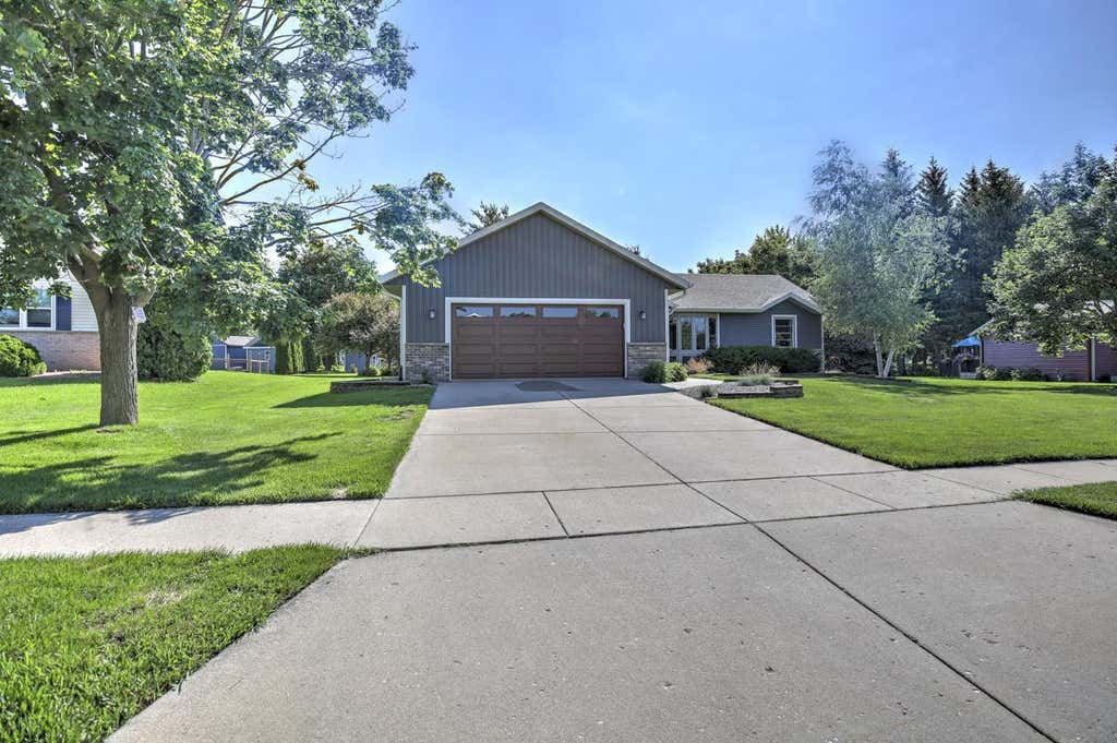 Photo of 558 Spencer DRIVE, Evansville, WI 53536 (MLS # 2026851)