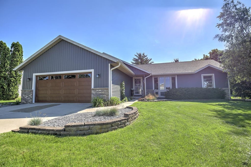 Photo of 558 Spencer DRIVE, Evansville, WI 53536 (MLS # 2026851)