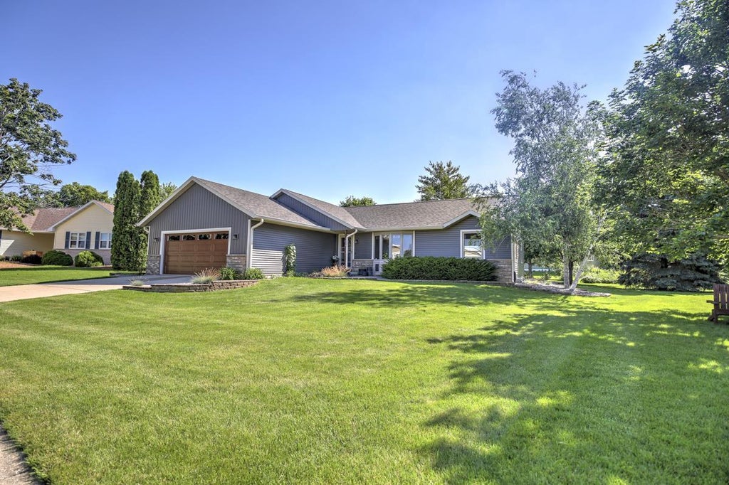 Photo of 558 Spencer DRIVE, Evansville, WI 53536 (MLS # 2026851)