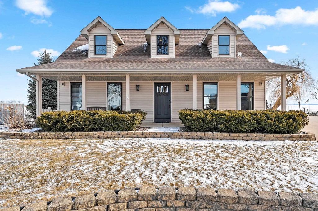 Photo of 2414 Longtail Beach LANE, Suamico, WI 54173 (MLS # 50321698)