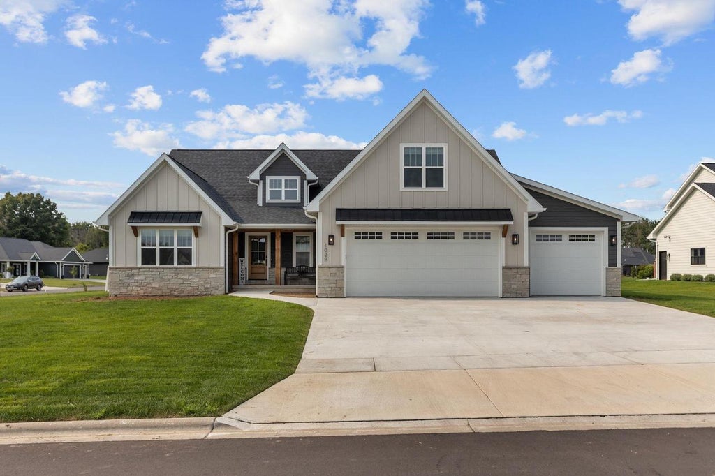 Photo of 1029 Lancaster COURT, Green Bay, WI 54313 (MLS # 50330789)