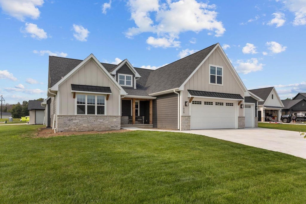 Photo of 1029 Lancaster COURT, Green Bay, WI 54313 (MLS # 50330789)