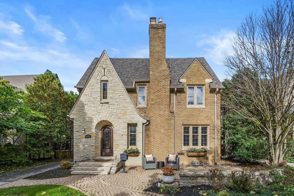 Photo of 1578 E Cumberland BOULEVARD, Whitefish Bay, WI 53211 (MLS # 1984284)
