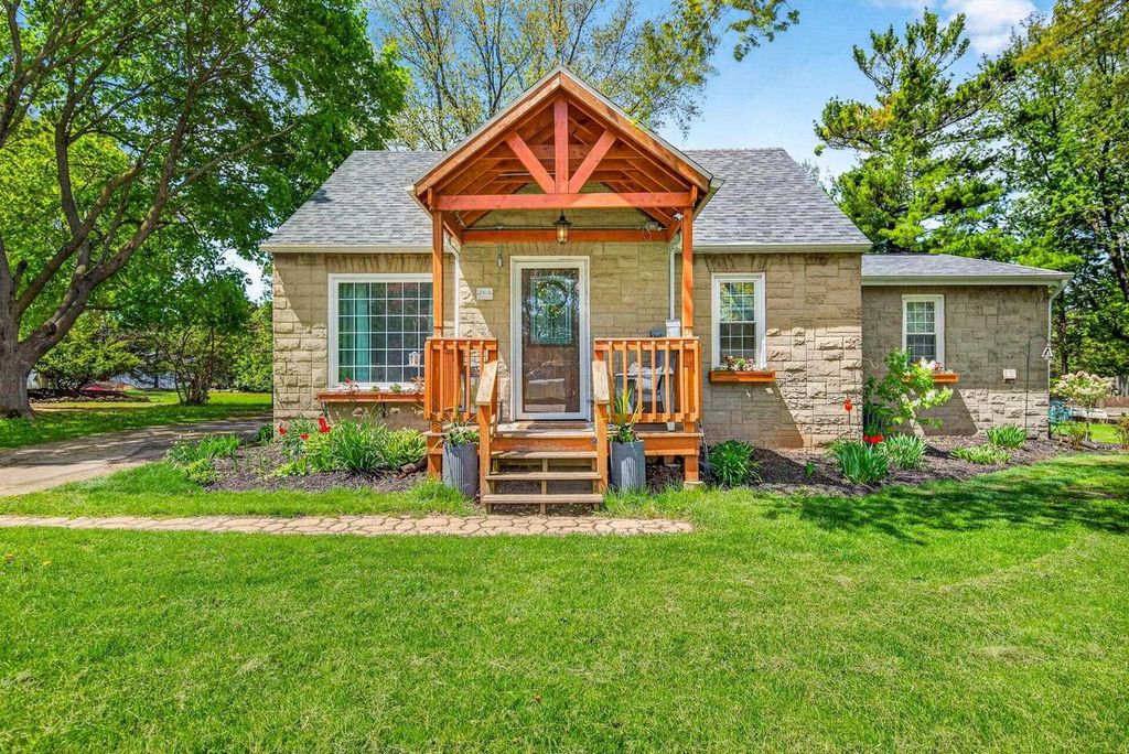Photo of 2425 Barbara AVENUE, Appleton, WI 54915 (MLS # 50325486)