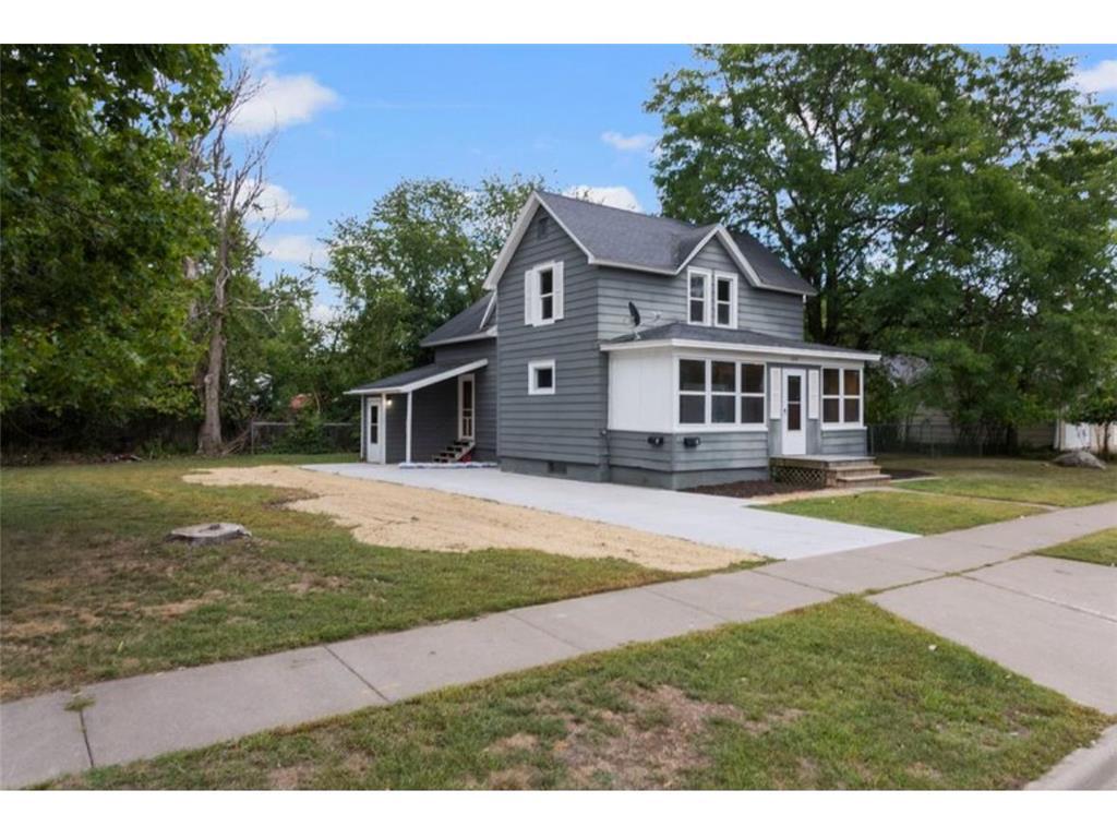 Photo of 524 S Dakota AVENUE, New Richmond, WI 54017 (MLS # 7142342)