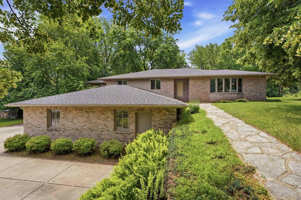 Photo of 2581 White Pine ROAD, Suamico, WI 54313 (MLS # 50328451)