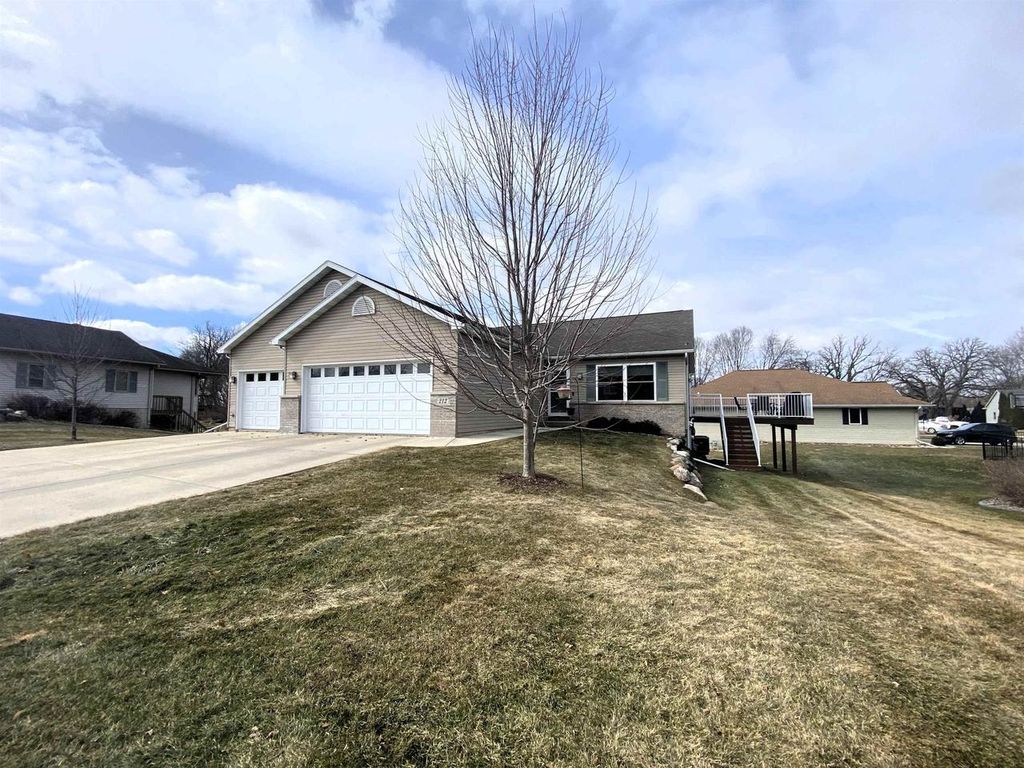 Photo of 212 Ridgeview LANE, Columbus, WI 53925 (MLS # 2017427)