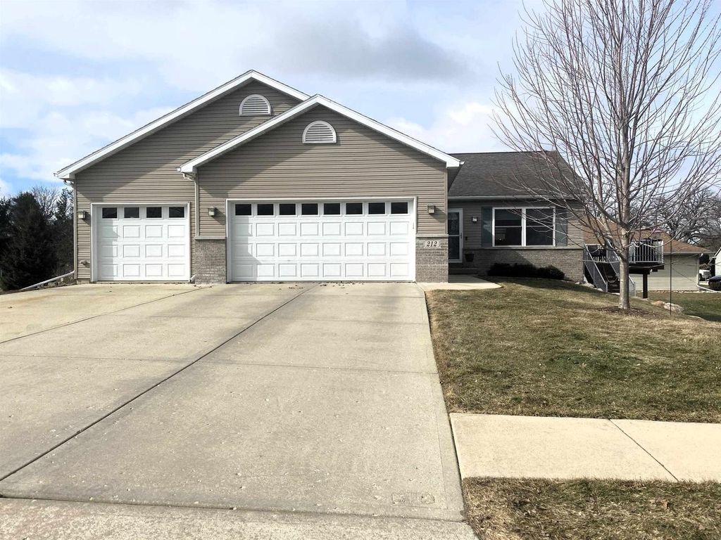 Photo of 212 Ridgeview LANE, Columbus, WI 53925 (MLS # 2017427)