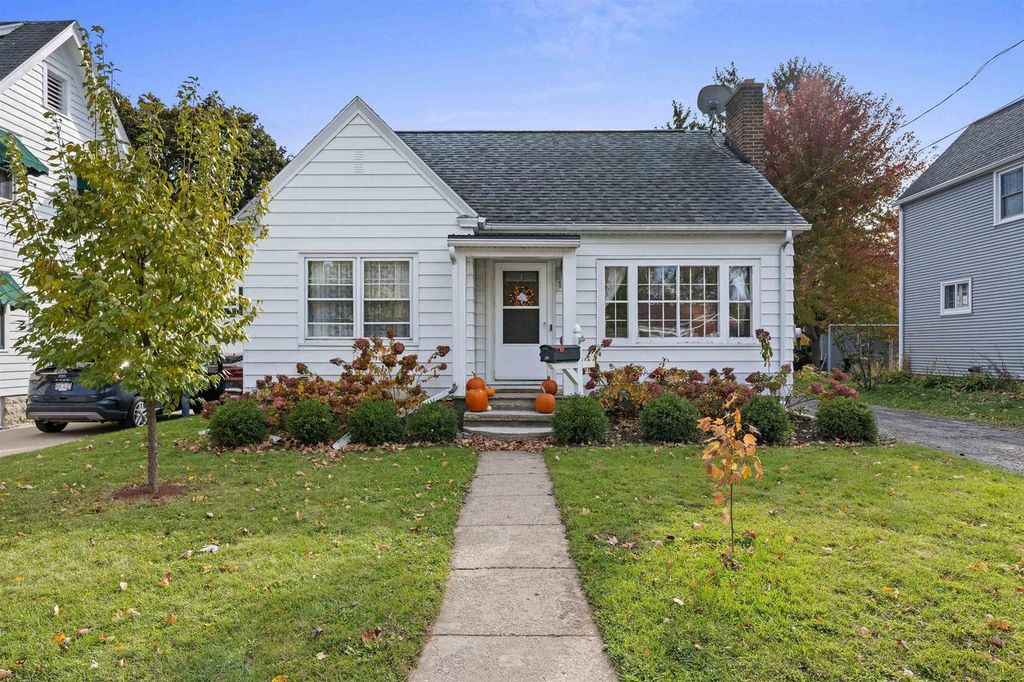 Photo of 135 W 21st AVENUE, Oshkosh, WI 54902 (MLS # 50317251)