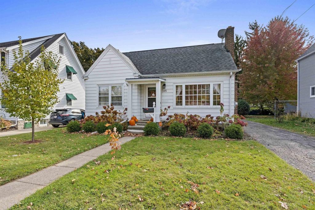 Photo of 135 W 21st AVENUE, Oshkosh, WI 54902 (MLS # 50317251)