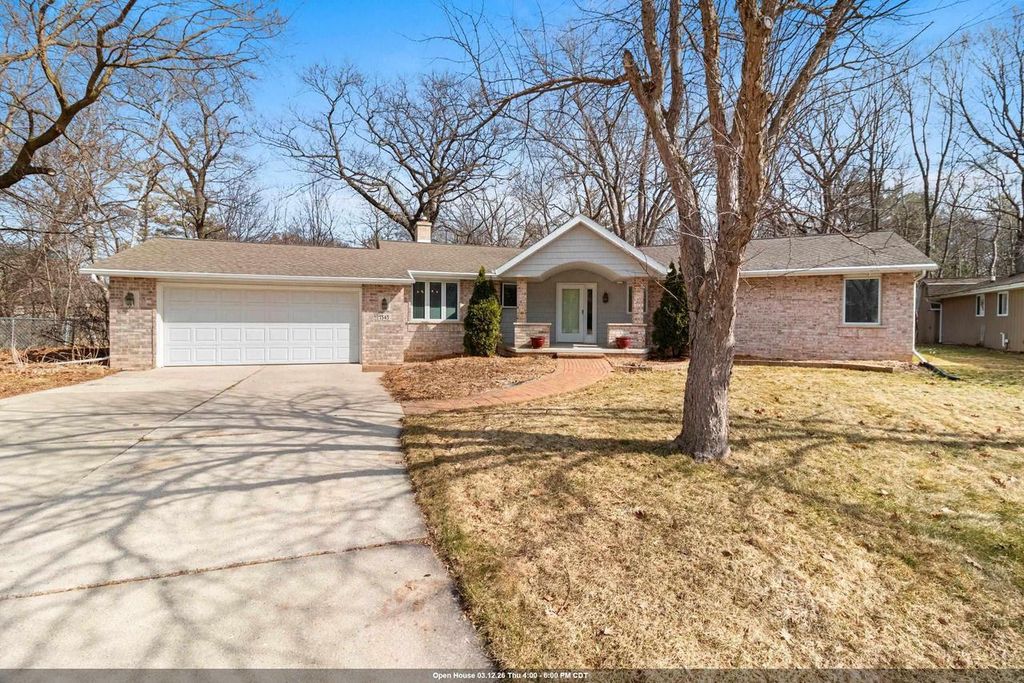 Photo of 1543 Rustic Ridge COURT, Green Bay, WI 54311 (MLS # 50322102)