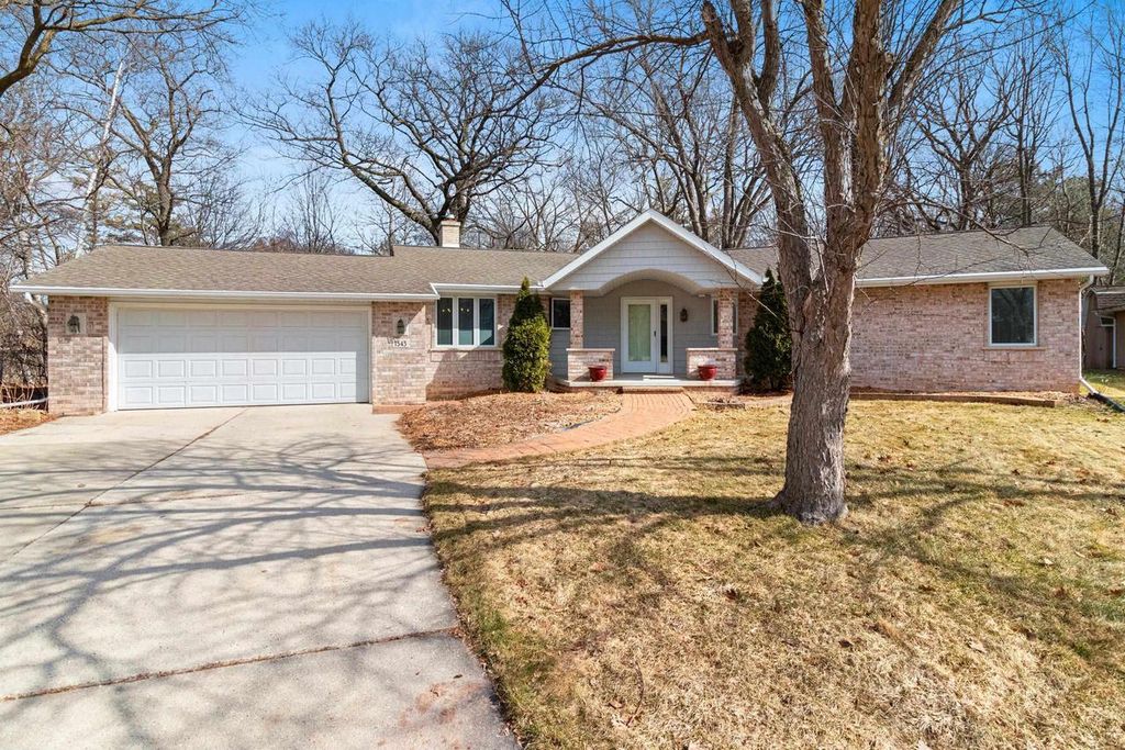 Photo of 1543 Rustic Ridge COURT, Green Bay, WI 54311 (MLS # 50322102)