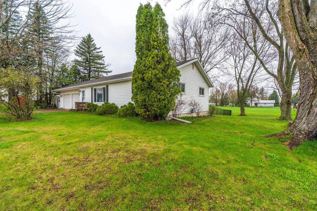 Photo of 404 E Oak STREET, Abbotsford, WI 54405 (MLS # 22601713)