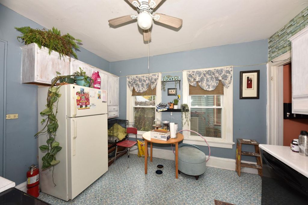 Photo of 2928 N Farwell AVENUE #2930, Milwaukee, WI 53211 (MLS # 1942283)