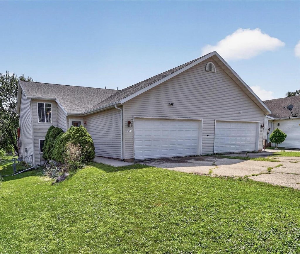 Photo of 1201 Winston DRIVE, Edgerton, WI 53534 (MLS # 2030282)